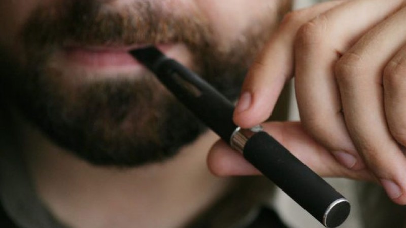 Σε ποιους απευθύνεται το ηλεκτρονικό τσιγάρο; Σε ποιους απευθύνεται το ηλεκτρονικό τσιγάρο;
